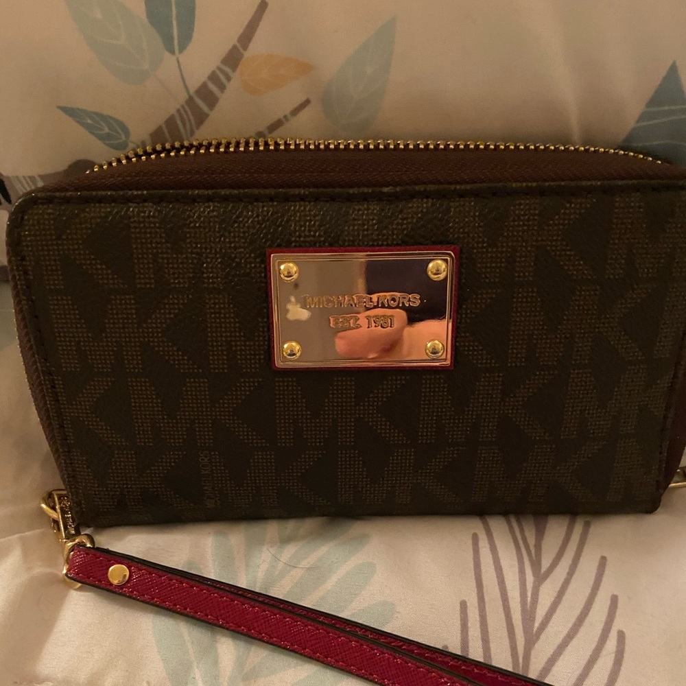 RARE HTF UNIQUELY COLORED MICHAEL KORS WALLET